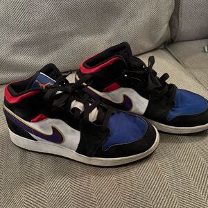 Nike Jordan 1 Mid SE GS sneaker Black Red BQ6931-005 Lot Size 7Y Women's 9